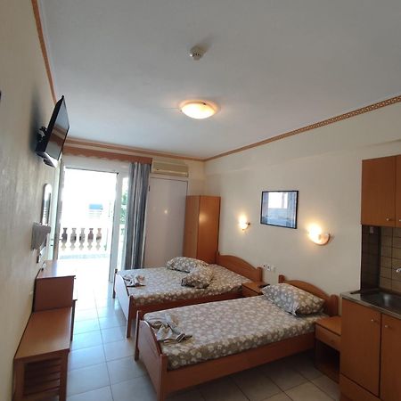 Villa Cosmos Inn Olympiakí Aktí Екстериор снимка