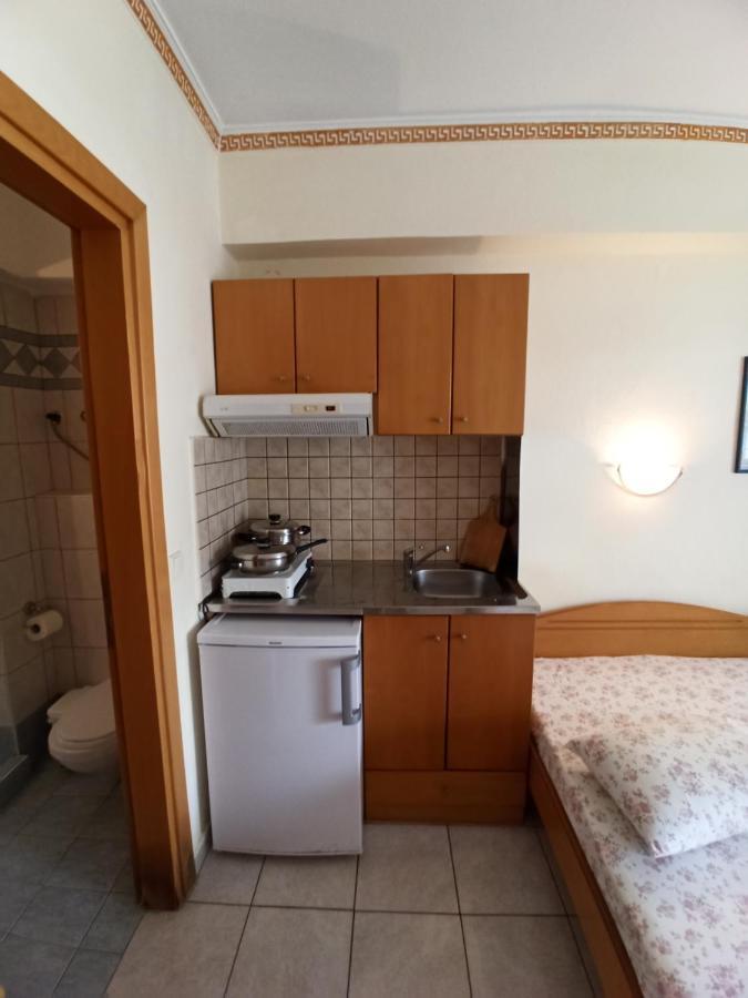 Villa Cosmos Inn Olympiakí Aktí Екстериор снимка