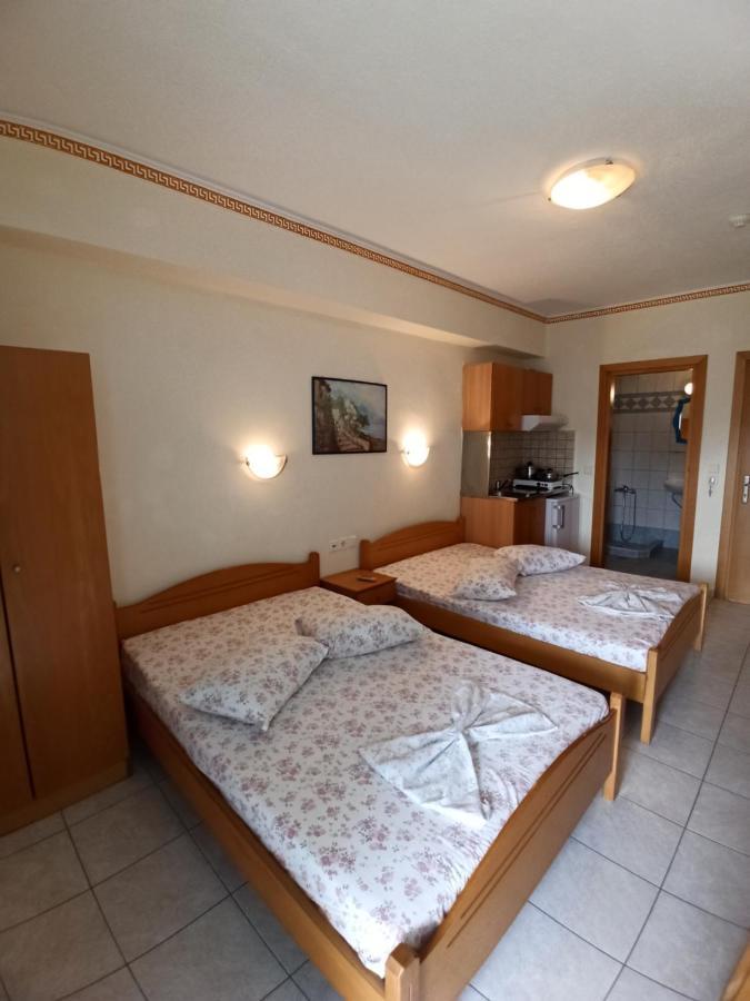 Villa Cosmos Inn Olympiakí Aktí Екстериор снимка