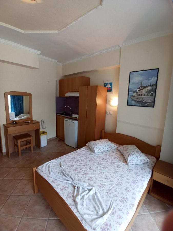 Villa Cosmos Inn Olympiakí Aktí Екстериор снимка