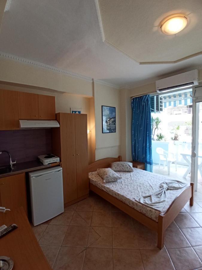 Villa Cosmos Inn Olympiakí Aktí Екстериор снимка