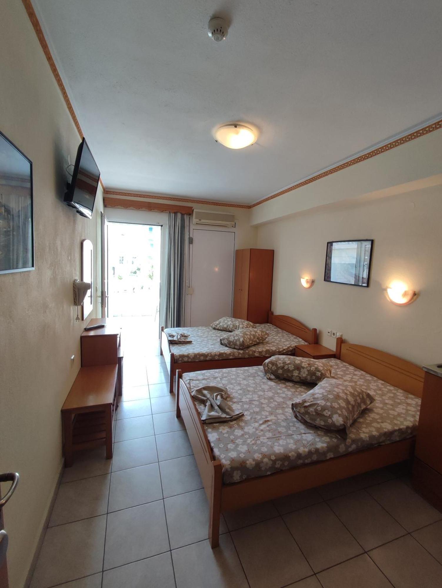Villa Cosmos Inn Olympiakí Aktí Екстериор снимка