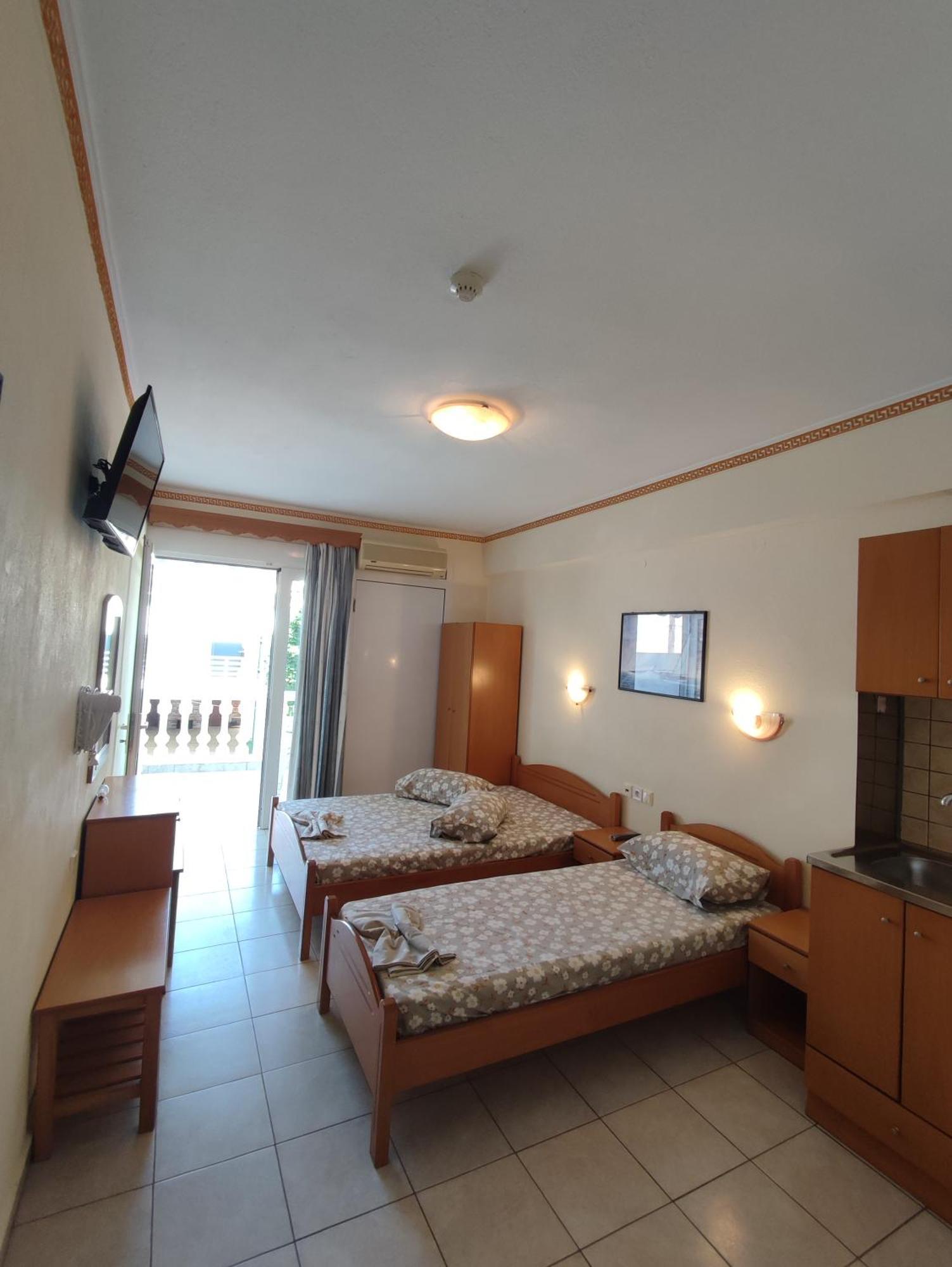 Villa Cosmos Inn Olympiakí Aktí Екстериор снимка